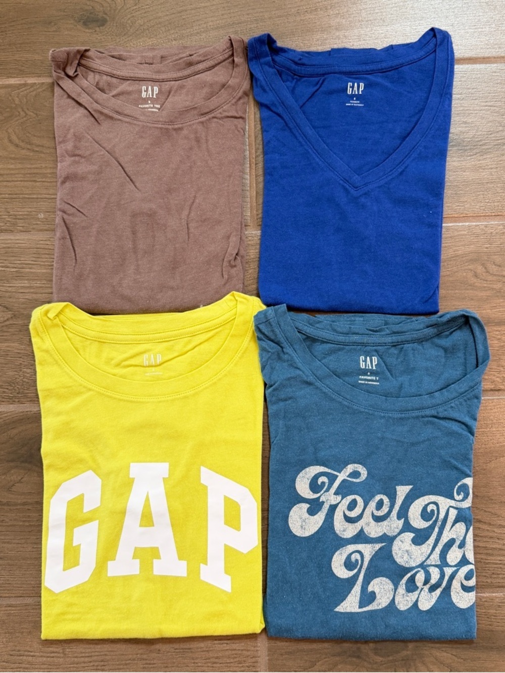 Gap Bundle of 4 Women’s Basic Tshirts Tee Different Colors EUC Size Small